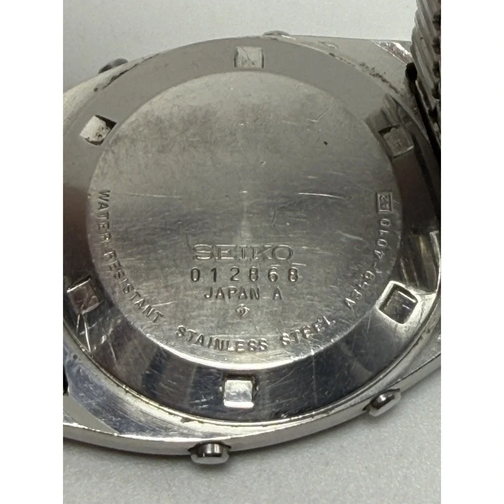 Seiko A359-4010 New Battery Digital LCD Mens Watch 34MM 7.75